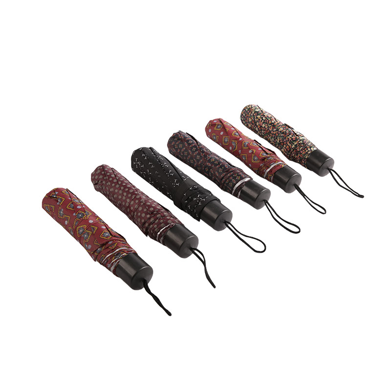 Dnevni skalabilni poliester sa srebrnim trosklopivim kišobranom-0E6B0523